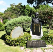 黎焕颐纪念碑：诗魂永驻，岁月铭记