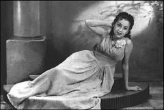 凝视的拓扑学：上官云珠雕塑中的时空褶皱